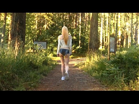 ❤️ Vakker kvinne beveger seg sakte, ikke nakenvideo Russisk porno ved no.com-milf-300.ru
